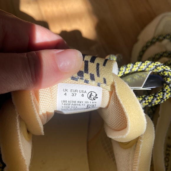 NEW Lacoste shoes - Picture 7 of 9